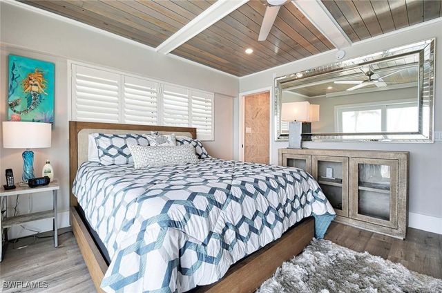 1977 Gulf Shore BLVD N 205, Naples, FL 34102