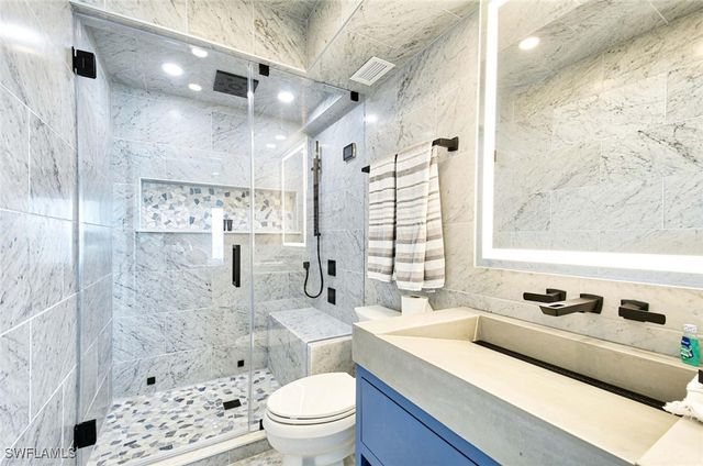 1977 Gulf Shore BLVD N 205, Naples, FL 34102