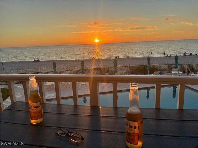 1977 Gulf Shore BLVD N 205, Naples, FL 34102