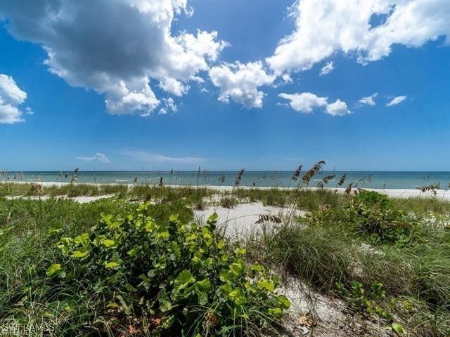 1977 Gulf Shore BLVD N 205, Naples, FL 34102