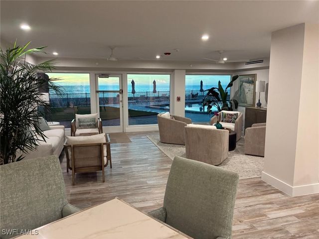 1977 Gulf Shore BLVD N 205, Naples, FL 34102