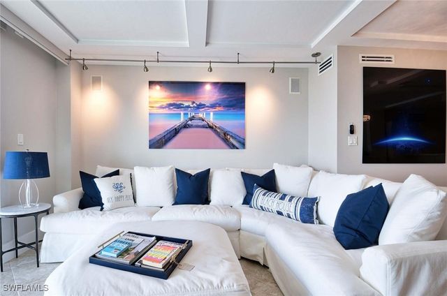 1977 Gulf Shore BLVD N 205, Naples, FL 34102