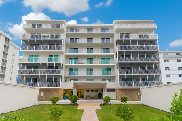 1977 Gulf Shore BLVD N 205, Naples, FL 34102