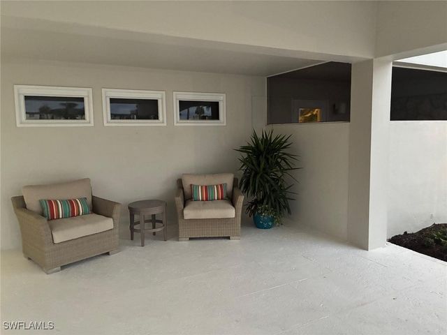 1977 Gulf Shore BLVD N 205, Naples, FL 34102