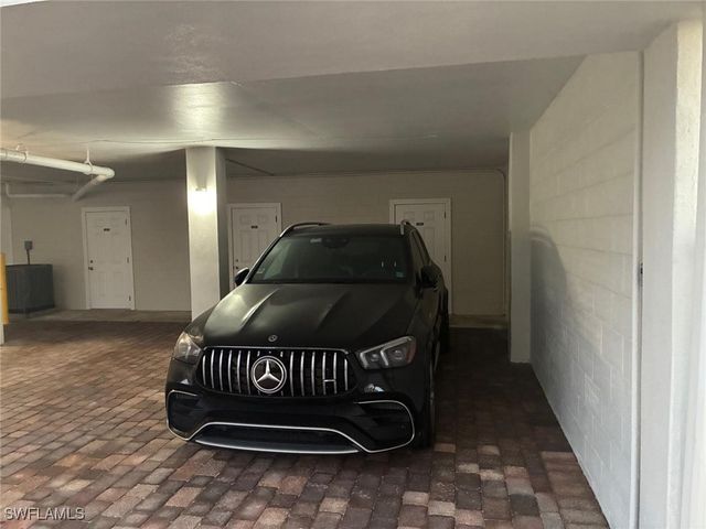 1977 Gulf Shore BLVD N 205, Naples, FL 34102