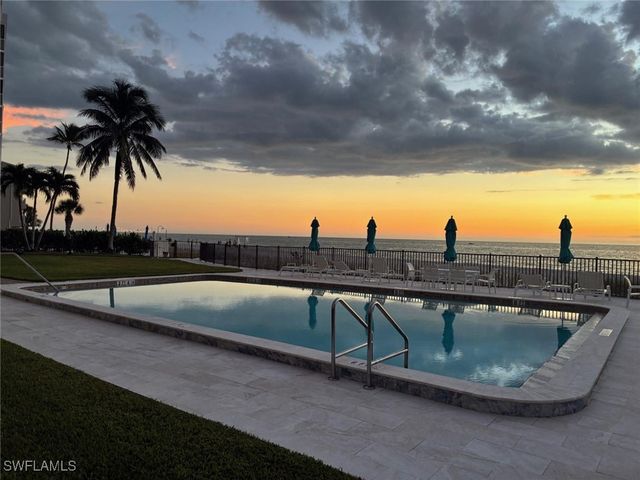 1977 Gulf Shore BLVD N 205, Naples, FL 34102