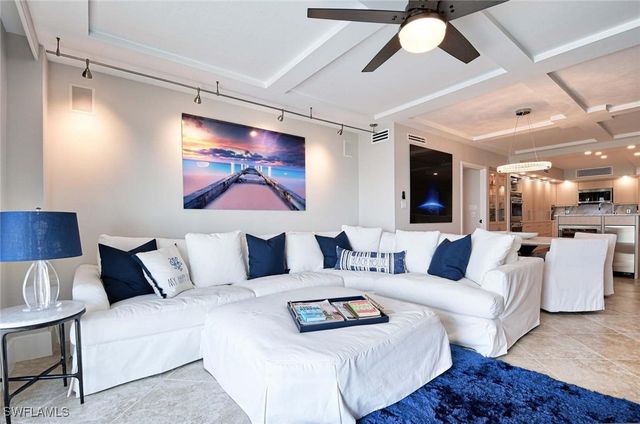 1977 Gulf Shore BLVD N 205, Naples, FL 34102