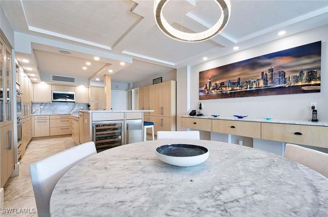 1977 Gulf Shore BLVD N 205, Naples, FL 34102