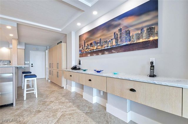 1977 Gulf Shore BLVD N 205, Naples, FL 34102