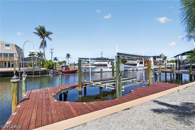 3123 Bracci DR, St James City, FL 33956