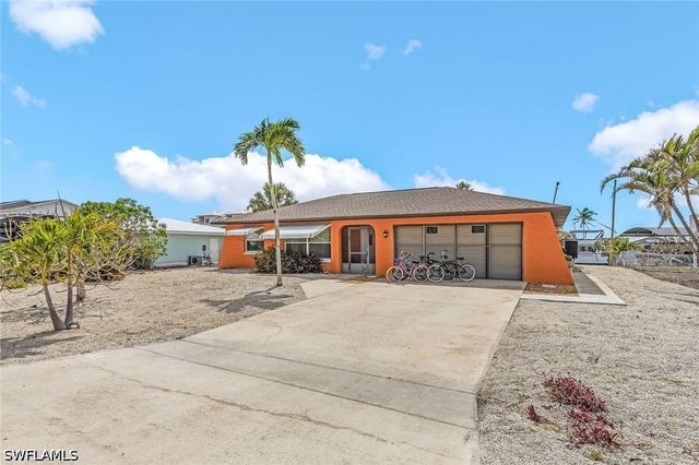 3123 Bracci DR, St James City, FL 33956