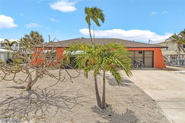 3123 Bracci DR, St James City, FL 33956