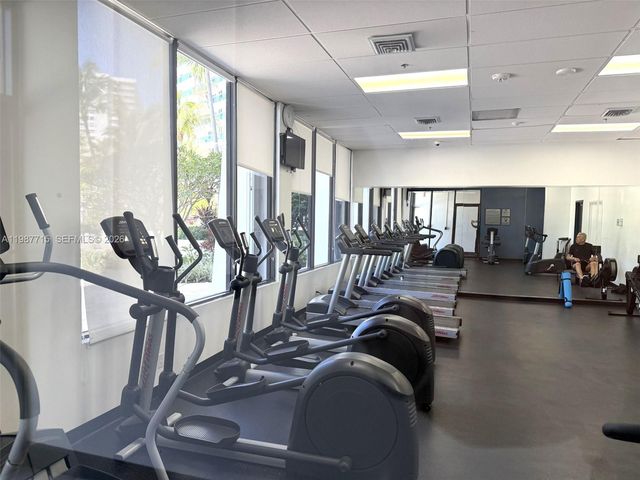 100 Bayview Dr 528, Sunny Isles Beach, FL 33160