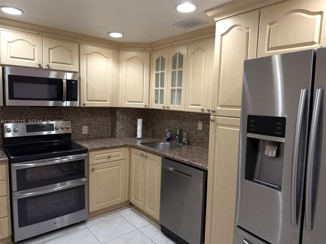 100 Bayview Dr 528, Sunny Isles Beach, FL 33160