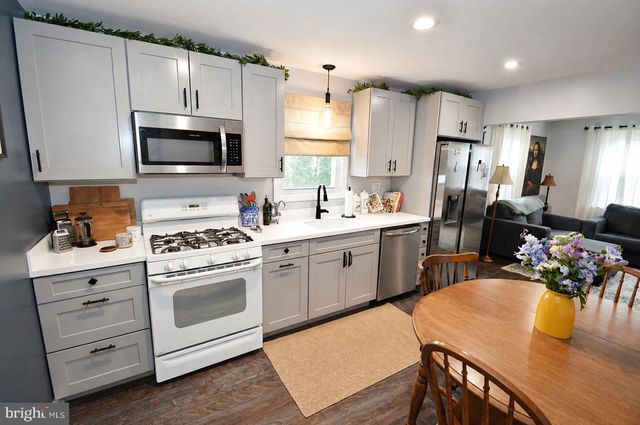 437 E 5TH ST E, Florence, NJ 08518