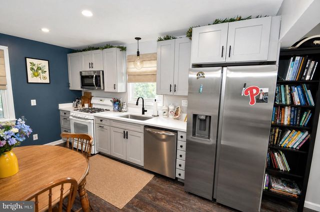 437 E 5TH ST E, Florence, NJ 08518