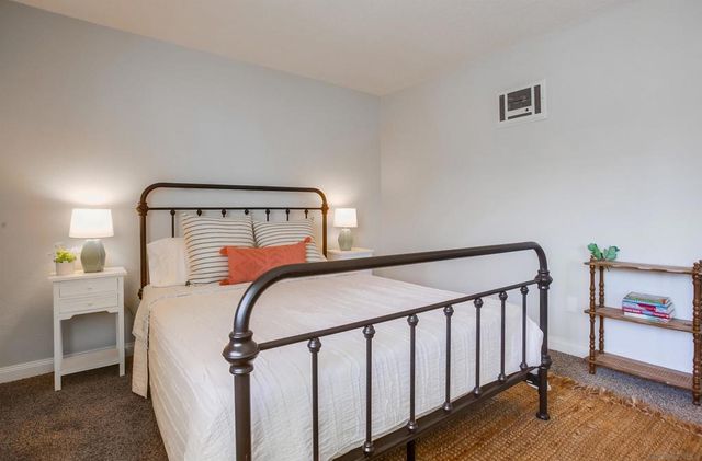 3466 Thunder Dr, Oceanside, CA 92056