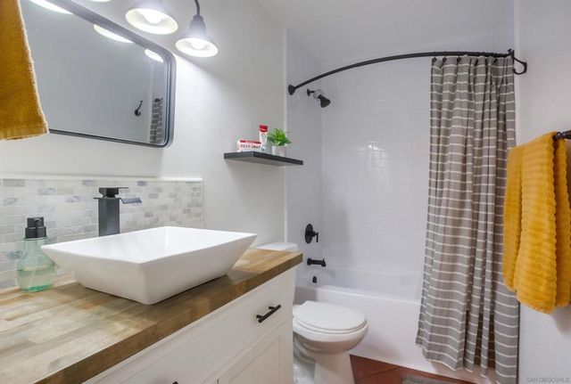 3466 Thunder Dr, Oceanside, CA 92056