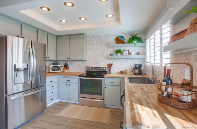 3466 Thunder Dr, Oceanside, CA 92056