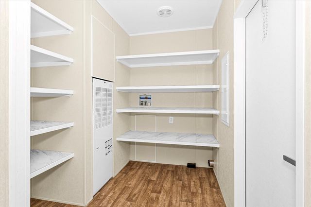 32 E Lake Road, Huntsville, TX 77320