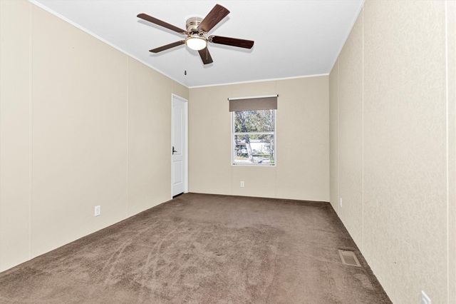 32 E Lake Road, Huntsville, TX 77320