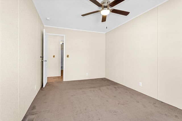 32 E Lake Road, Huntsville, TX 77320