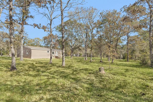 32 E Lake Road, Huntsville, TX 77320