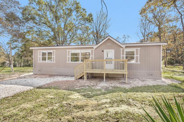 32 E Lake Road, Huntsville, TX 77320
