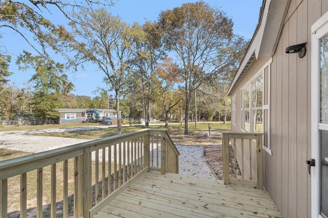 32 E Lake Road, Huntsville, TX 77320