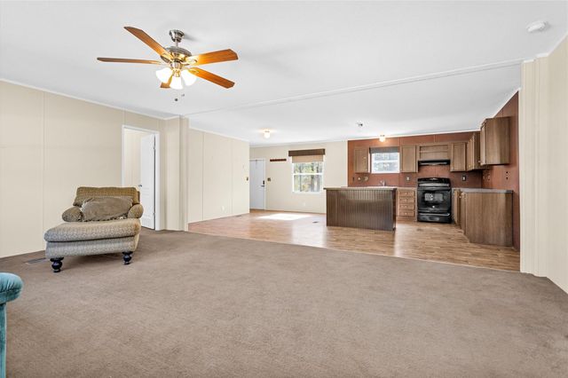 32 E Lake Road, Huntsville, TX 77320