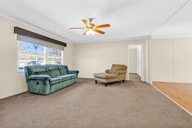 32 E Lake Road, Huntsville, TX 77320