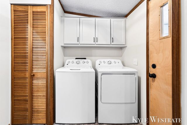 14128 Luckett Lane, Grand Haven, MI 49417