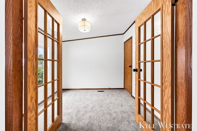 14128 Luckett Lane, Grand Haven, MI 49417