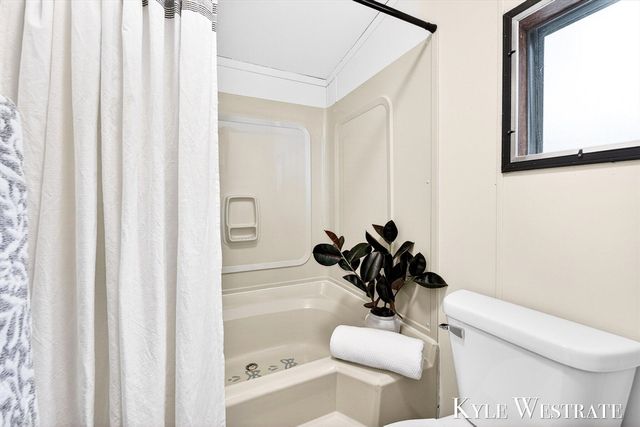 14128 Luckett Lane, Grand Haven, MI 49417