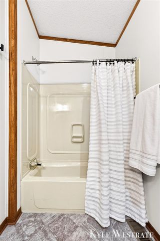 14128 Luckett Lane, Grand Haven, MI 49417