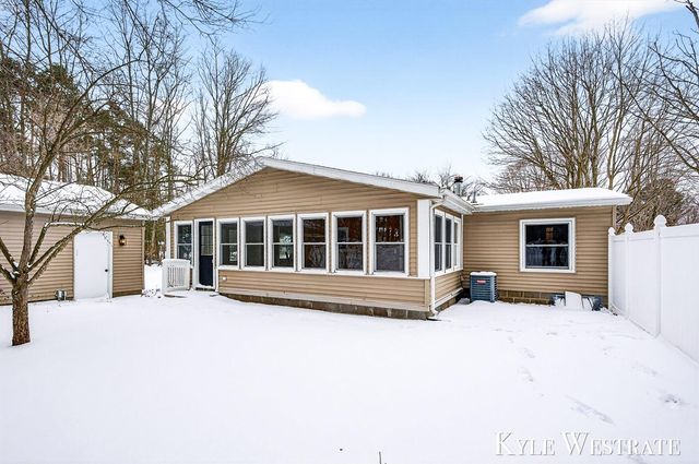 14128 Luckett Lane, Grand Haven, MI 49417