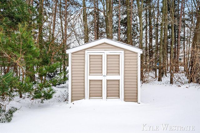 14128 Luckett Lane, Grand Haven, MI 49417