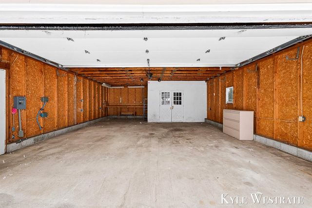 14128 Luckett Lane, Grand Haven, MI 49417