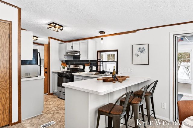 14128 Luckett Lane, Grand Haven, MI 49417