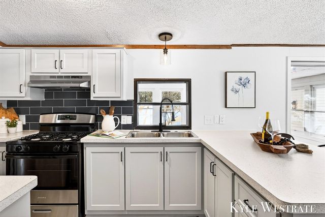 14128 Luckett Lane, Grand Haven, MI 49417