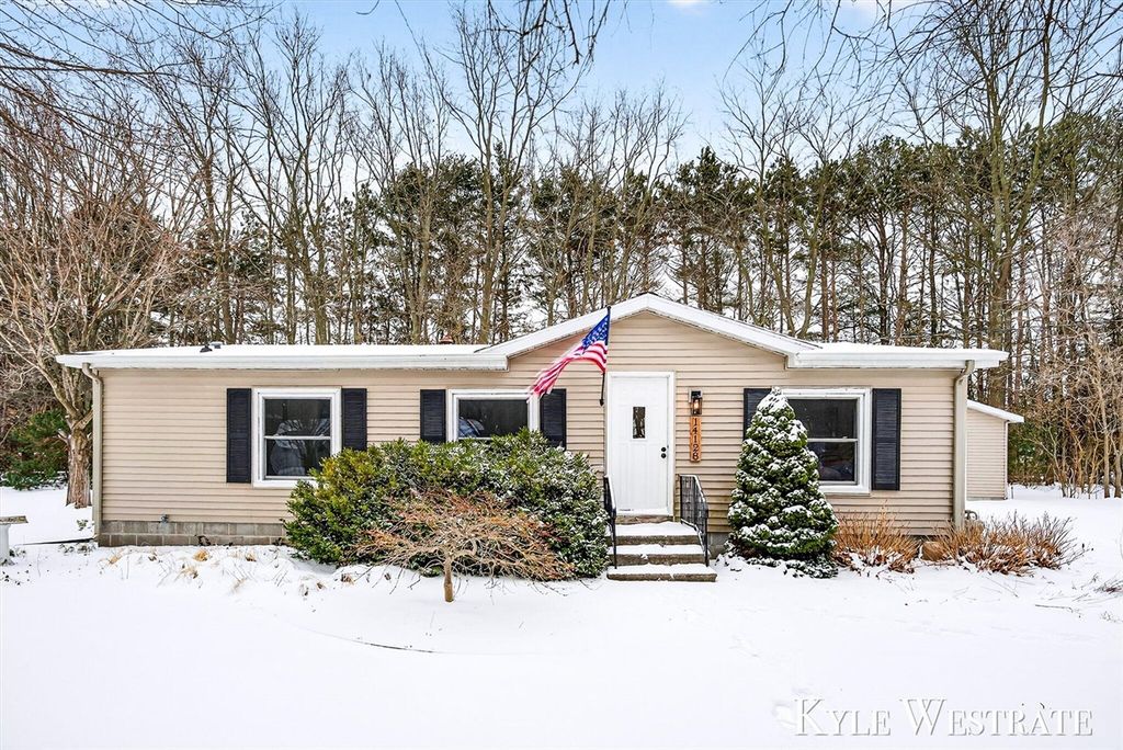 14128 Luckett Lane, Grand Haven, MI 49417