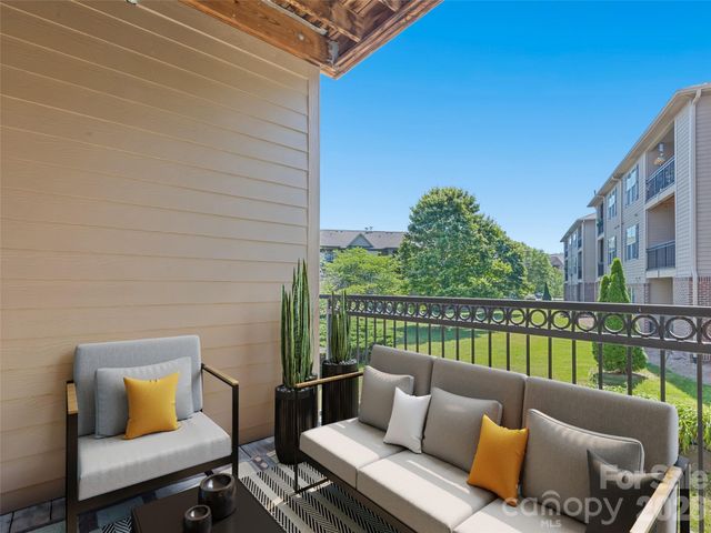 291 Brickton Village Circle 207, Fletcher, NC 28732