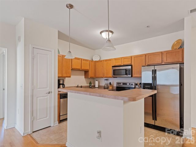 291 Brickton Village Circle 207, Fletcher, NC 28732