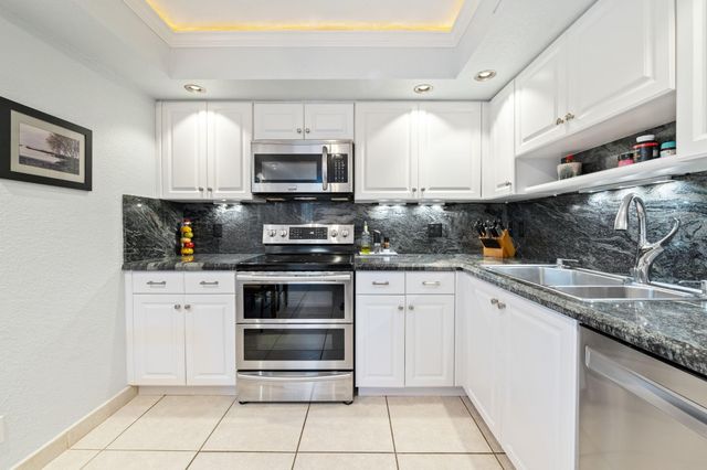 3970 Oaks Clubhouse Dr 203, Pompano Beach, FL 33069