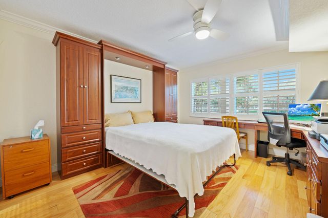 3970 Oaks Clubhouse Dr 203, Pompano Beach, FL 33069