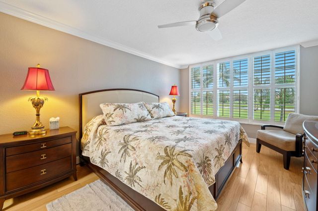 3970 Oaks Clubhouse Dr 203, Pompano Beach, FL 33069