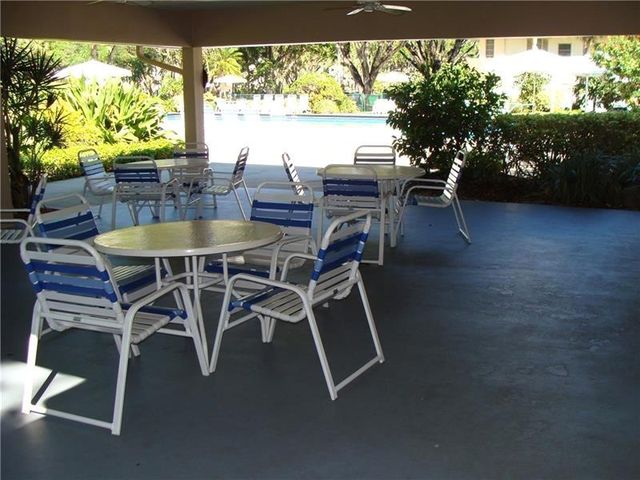 3970 Oaks Clubhouse Dr 203, Pompano Beach, FL 33069