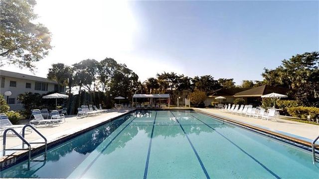 3970 Oaks Clubhouse Dr 203, Pompano Beach, FL 33069