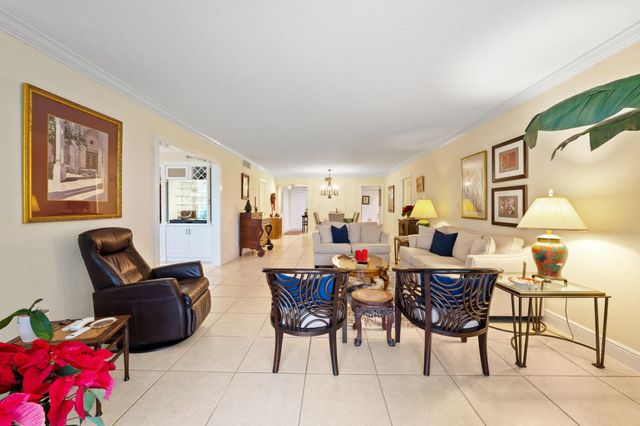 3970 Oaks Clubhouse Dr 203, Pompano Beach, FL 33069