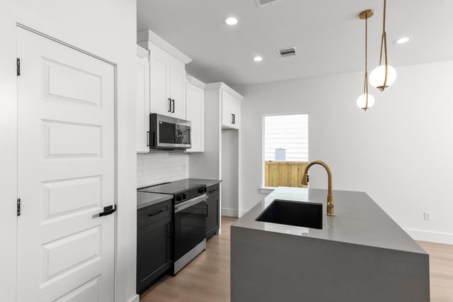 2316 Mckee Street B, Houston, TX 77009